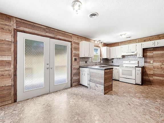 3rd image of 464 Springfield Dr