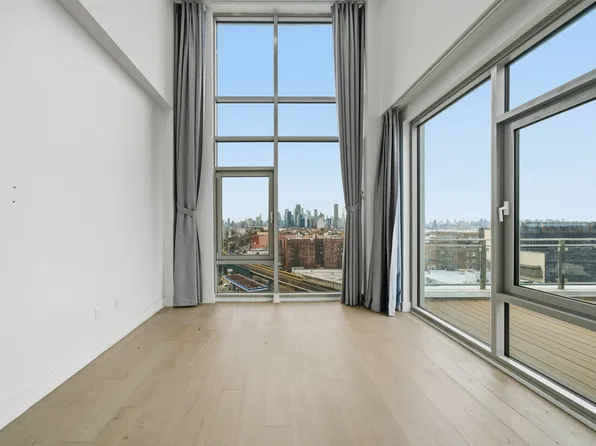 50-11 Queens Boulevard image 3 of 24