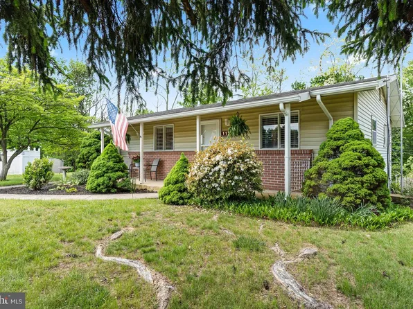 1123 Outer Dr, Hagerstown, MD 21742