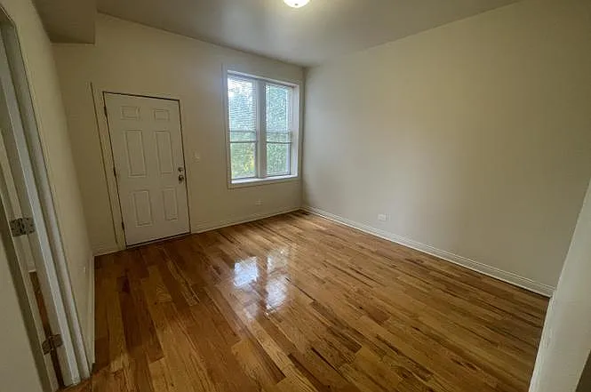2 bed, 750 sqft, $1,300 — Photo 2