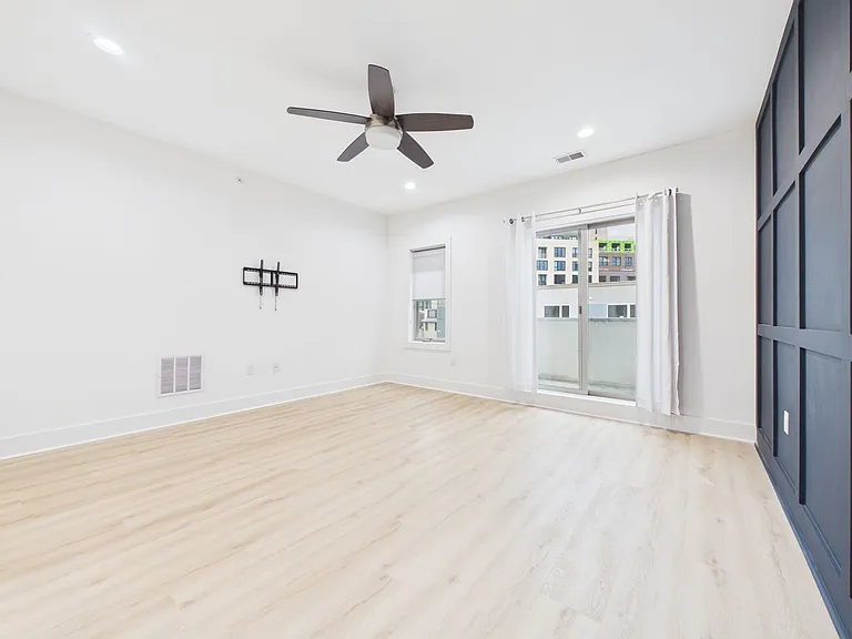 1129 N Hope St — Photo 41