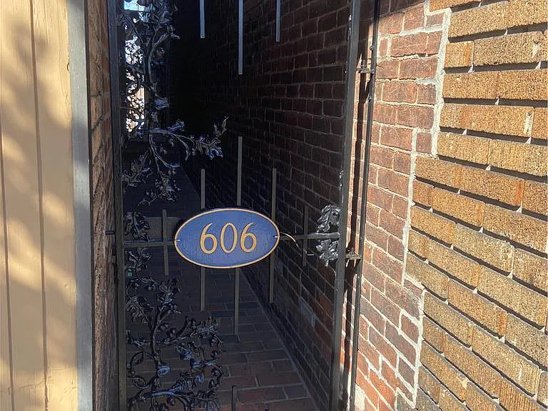 606 W Broad St #F — Photo 3