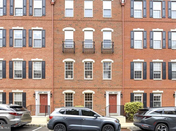 606 Admirals Way, Philadelphia, PA 19146
