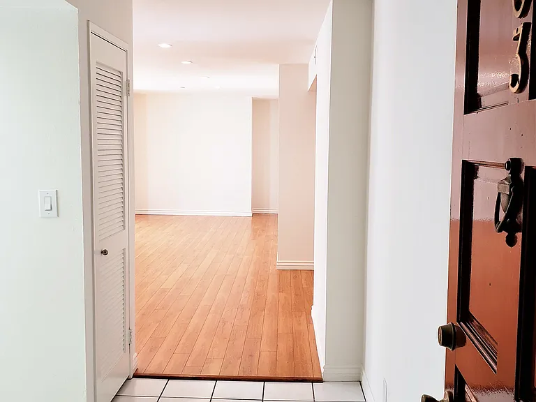 1141 N Columbus Ave — Photo 18