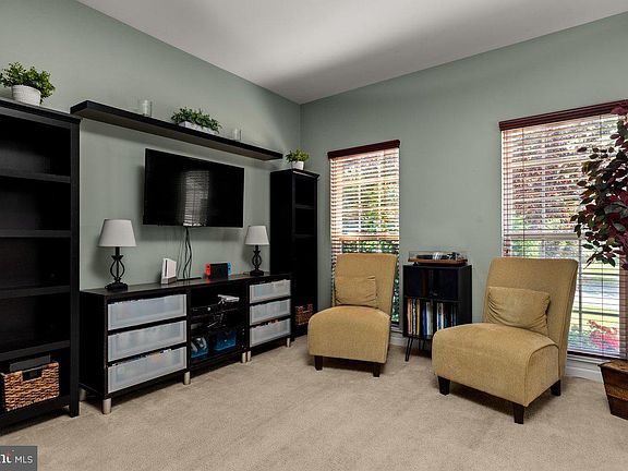 4th image of 14 Potterfield Dr