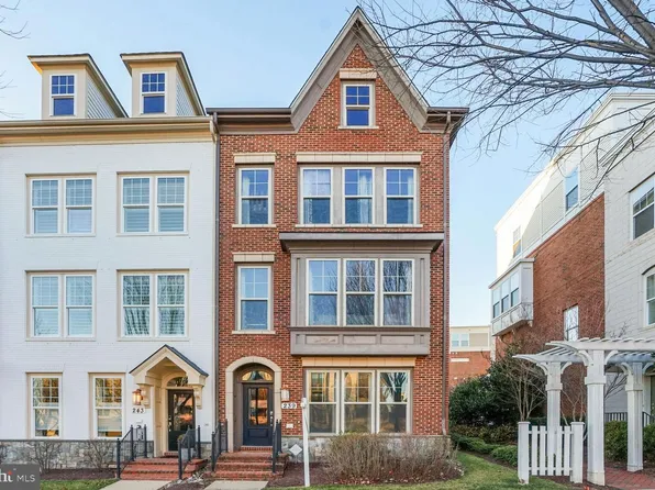 239 Decoverly Dr, Gaithersburg, MD 20878
