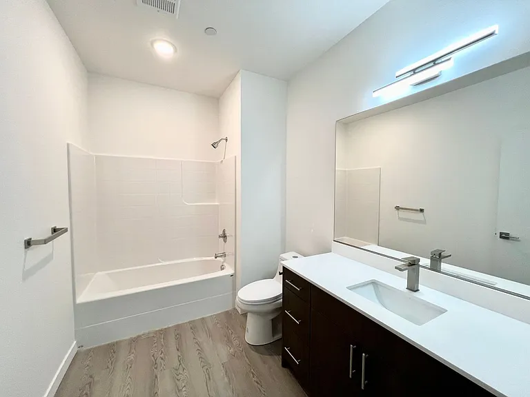 232 NE 61st — Photo 12