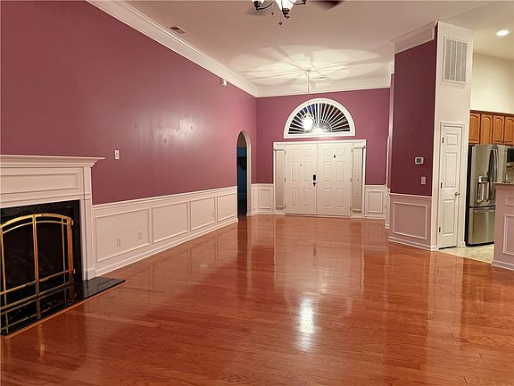 5th image of 100 Worcester Ln