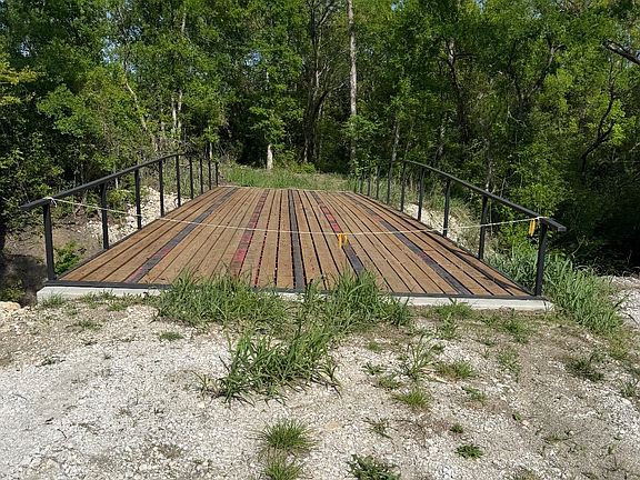 4th image of 1400 Hinton Ln