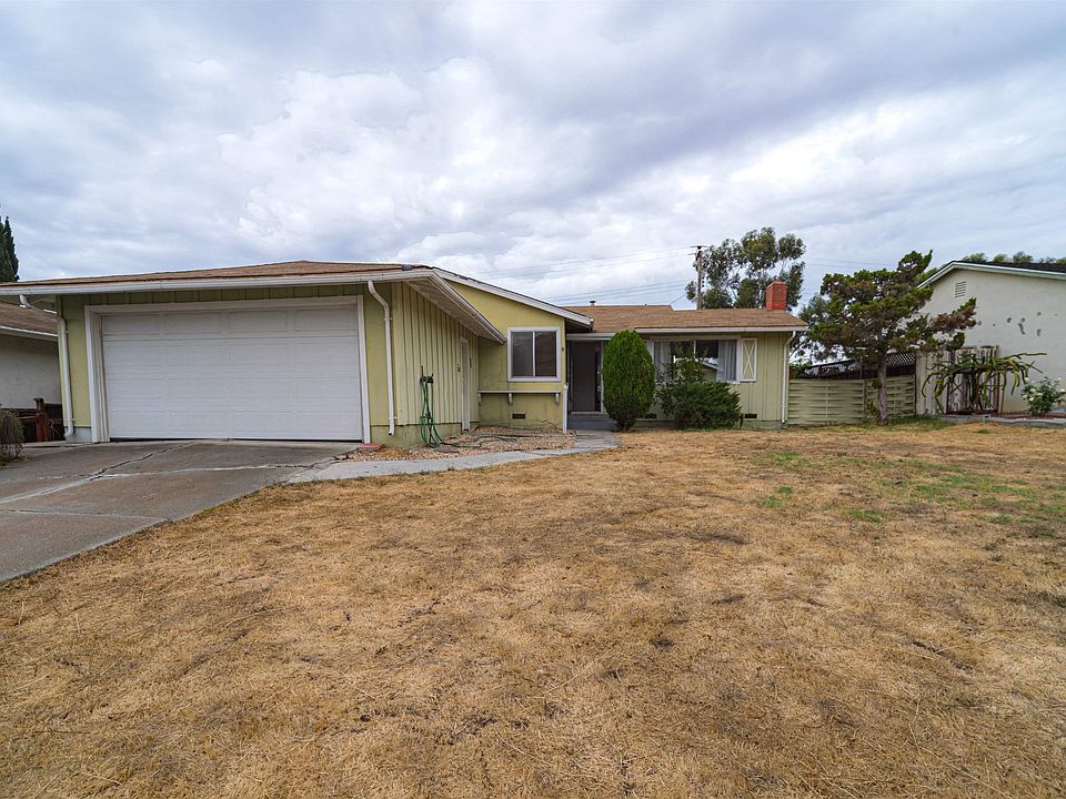1st image of 48249 Cottonwood St