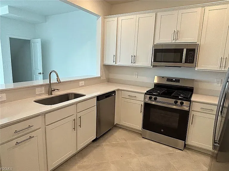 3 bed, 2.5 bath, 1879 sqft, $2,100 — Photo 4