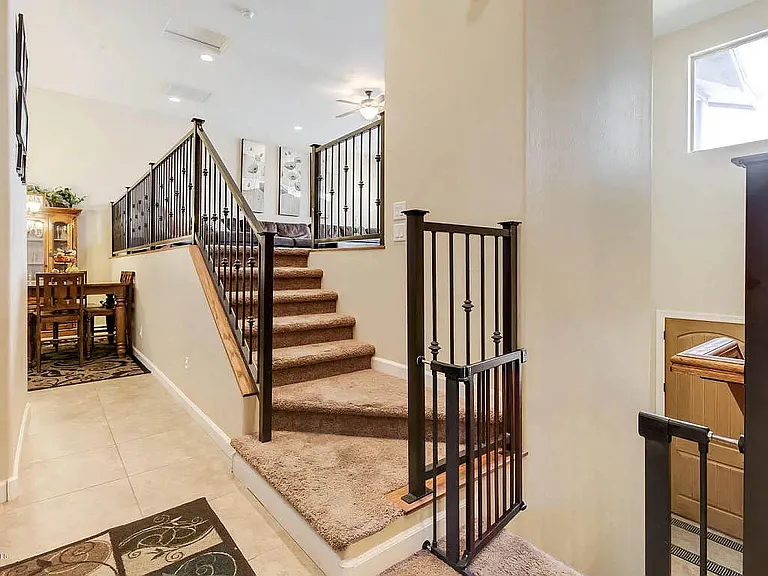 457 E Woodland Dr — Photo 6