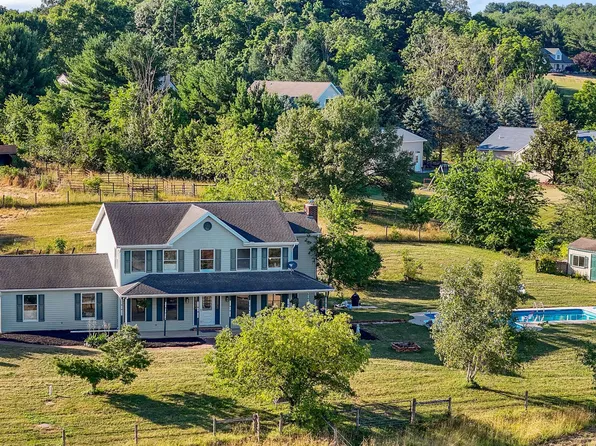 142 Congo Niantic Rd, Barto, PA 19504