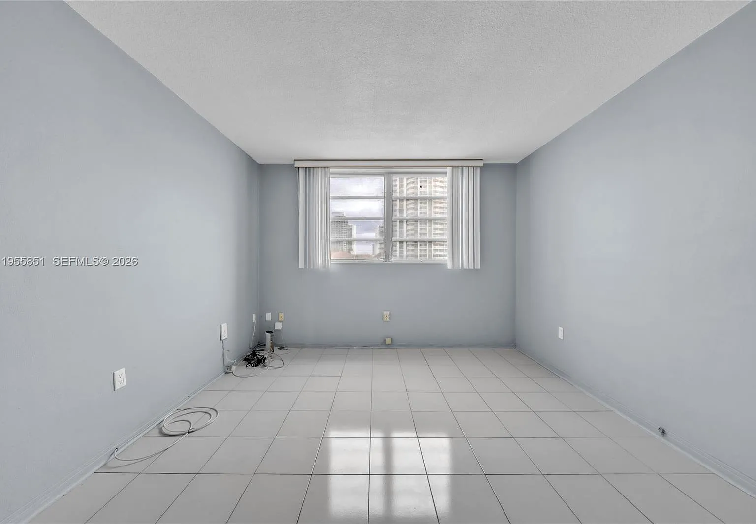 Point East Sec 4 Condo — Photo 4