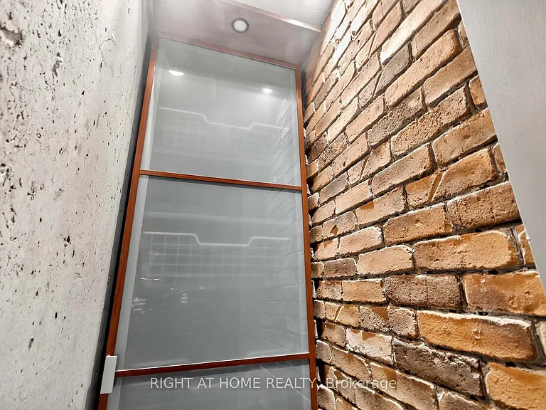 220 Burnhamthorpe Rd W #717 — Photo 9