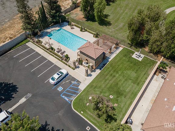 3rd image of 8811 Maggiore Ln