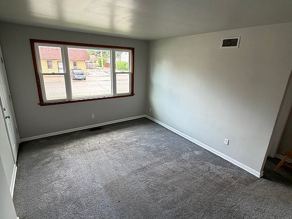 5th image of 3605 Jackson St