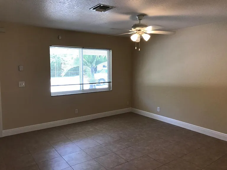 4337 Davis Rd — Photo 9