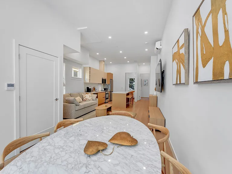 955B Nicola St — Photo 2