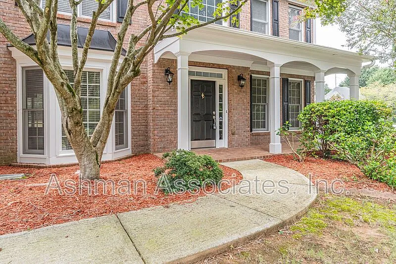 5 bed, 3.0 bath, 2683 sqft, $3,150 — Photo 3