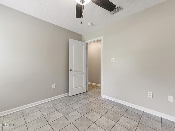 4th image of 126 Valarie Dr