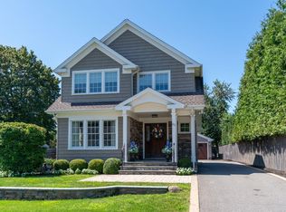 61 Burr Ave, Northport, NY 11768