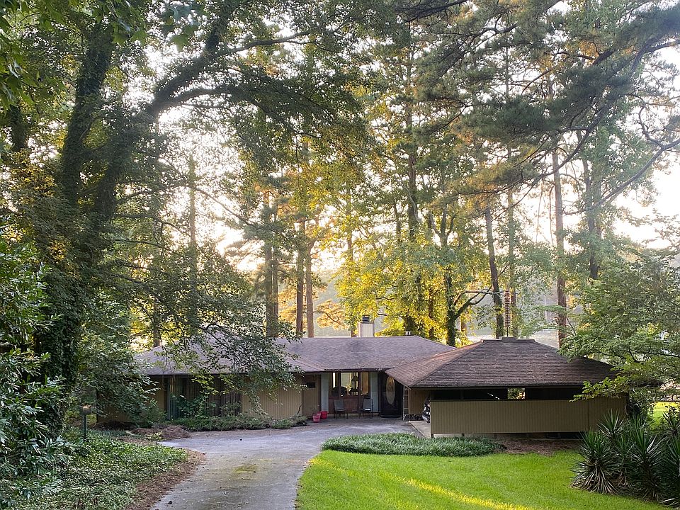 1st image of 2586 Lake Capri Dr