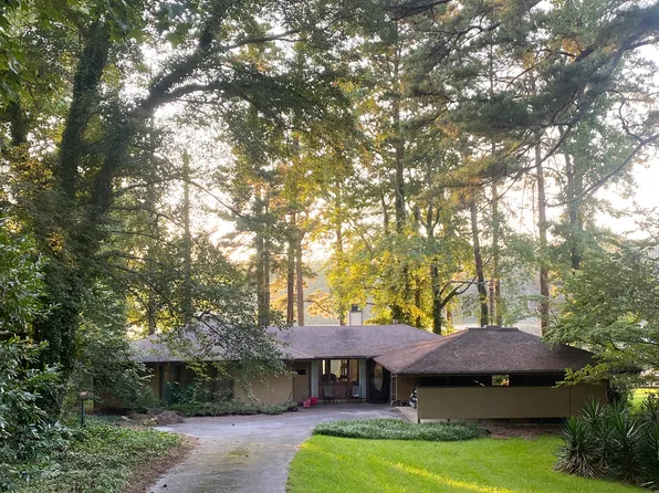 2586 Lake Capri Dr, Conyers, GA 30012