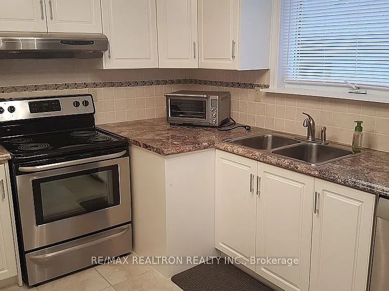 9 Stanwell Dr — Photo 9