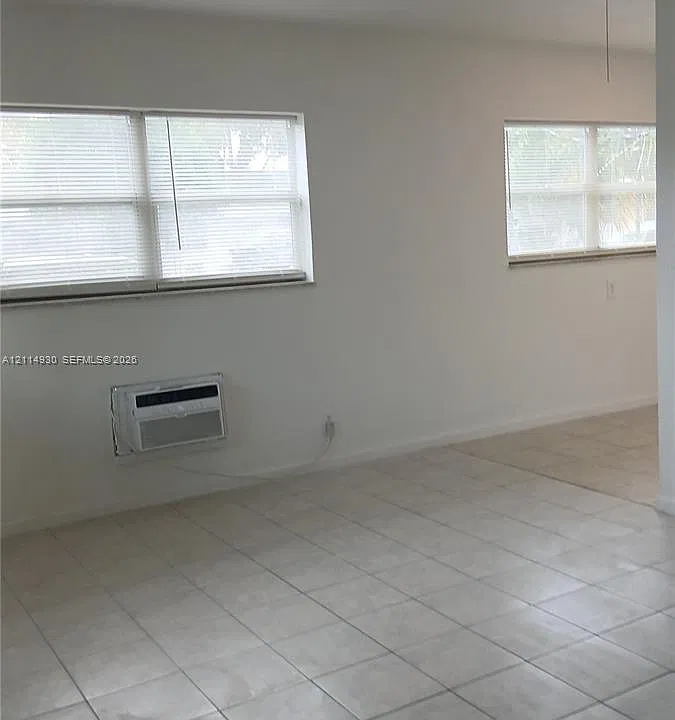 319 NE 2nd St #1