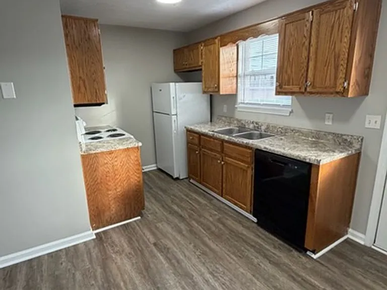 211 Aqueduct Dr — Photo 1