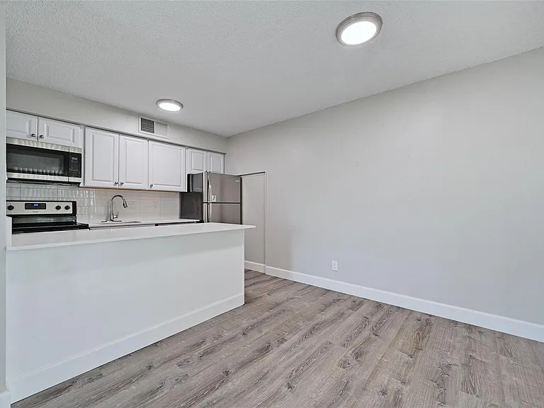 1200 Banister Ln #4 — Photo 8