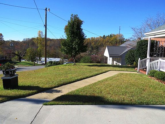 3rd image of 326 Riverview Ct