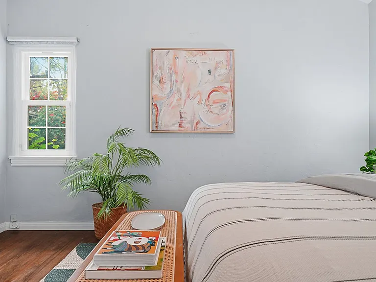 13360 Magnolia Blvd — Photo 37