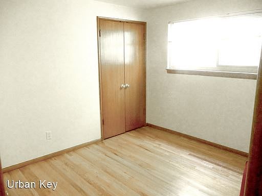 3rd image of 946 10th Ave E APT 6