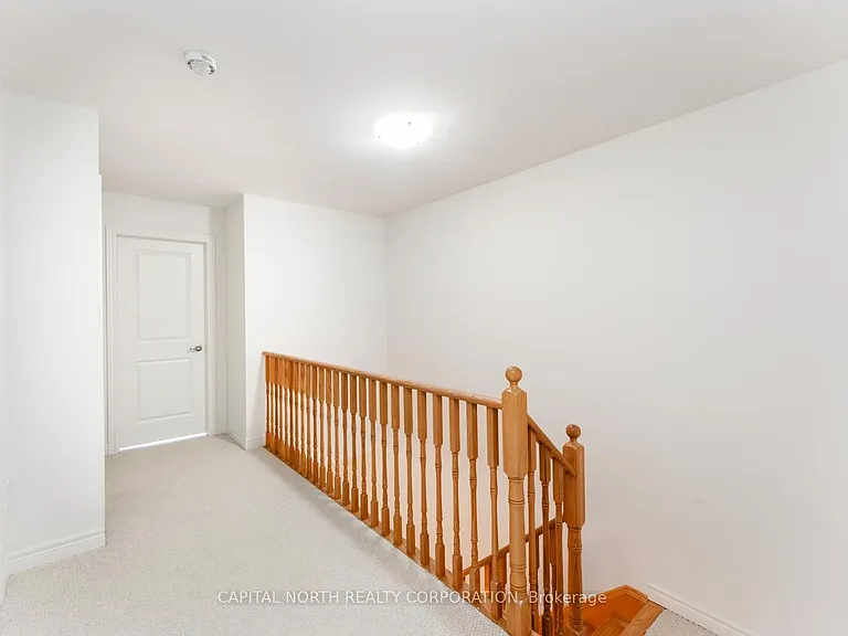 84 Fortis Cres — Photo 20