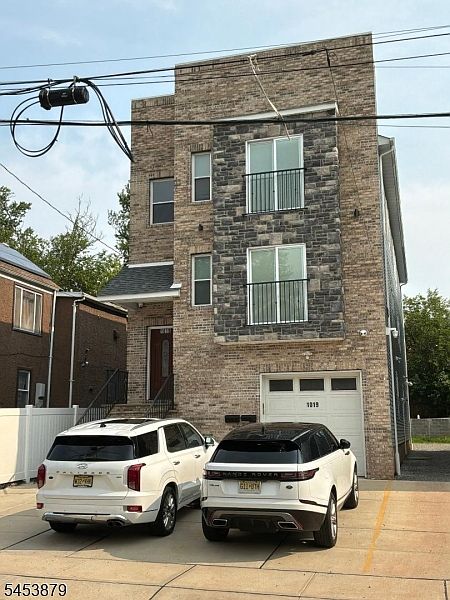 1st image of 1019 Laura St