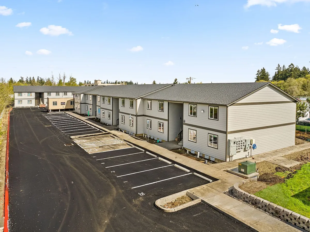 Photo 2 of 58 - 2901 Salem Ave SE #201 - Albany, OR Building Photo - 2901 Salem Ave SE #201