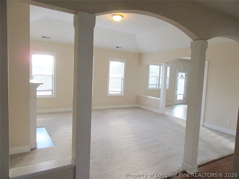 512 Rossendale Dr — Photo 17