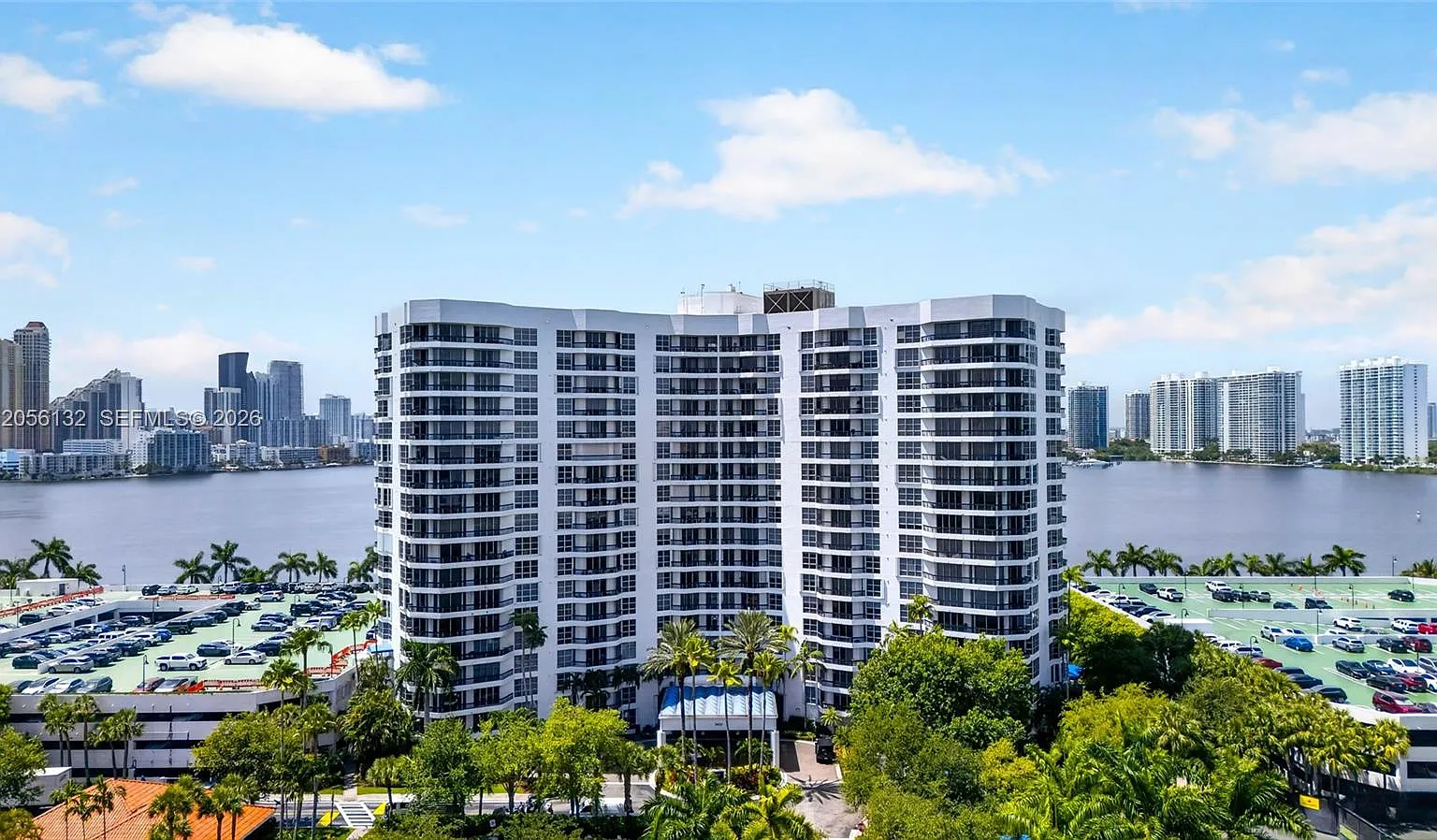 Mystic Pointe Condo No On — Photo 1