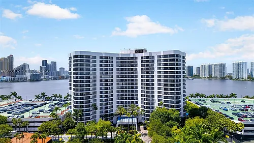 3600 Mystic Pointe Dr #310 Photo 1