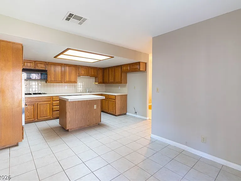2761 Laguna Shores Ln — Photo 14