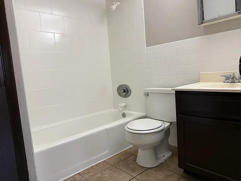 2115 176th Pl #3B — Photo 3