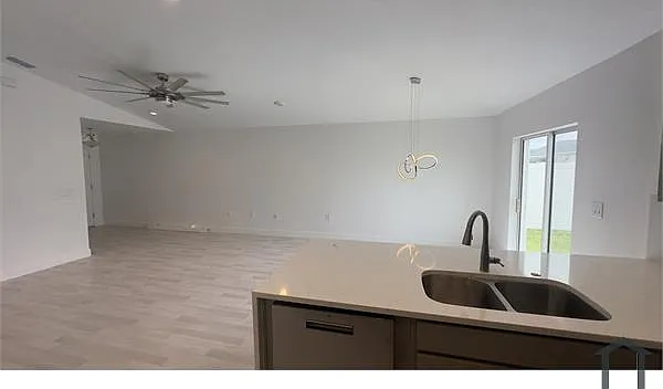 3 bed, 1771 sqft, $2,100 — Photo 4