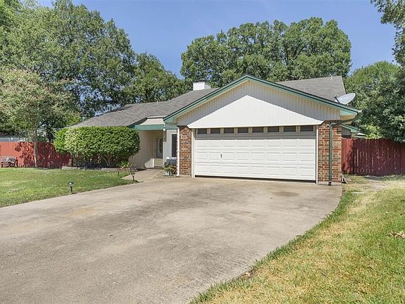 2nd image of 1313 Oak Timber Dr