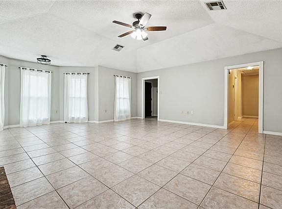 4th image of 2561 Jarrot Dr