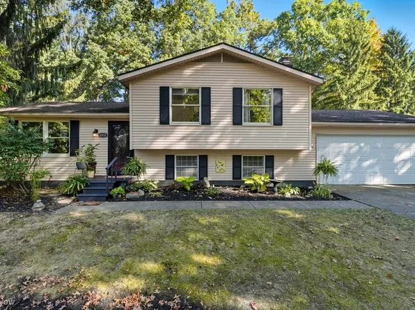 1511 Apollo Dr, Stow, OH 44224
