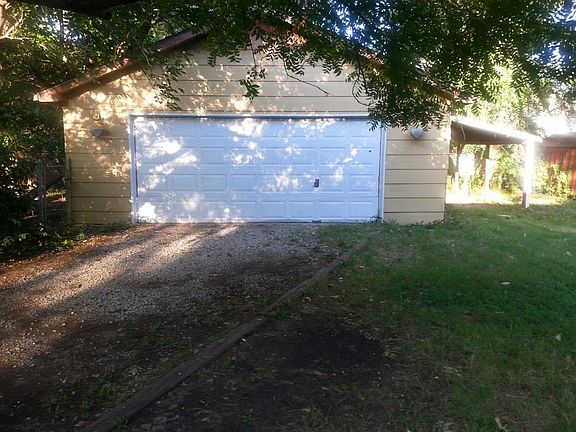 2 Car Heated Garage/ Workshop