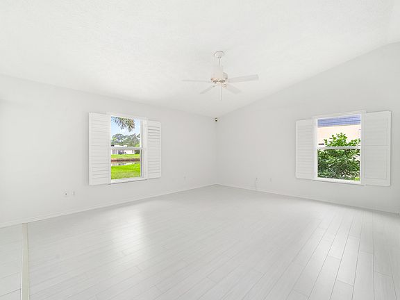 5th image of 2474 SE Marius Street