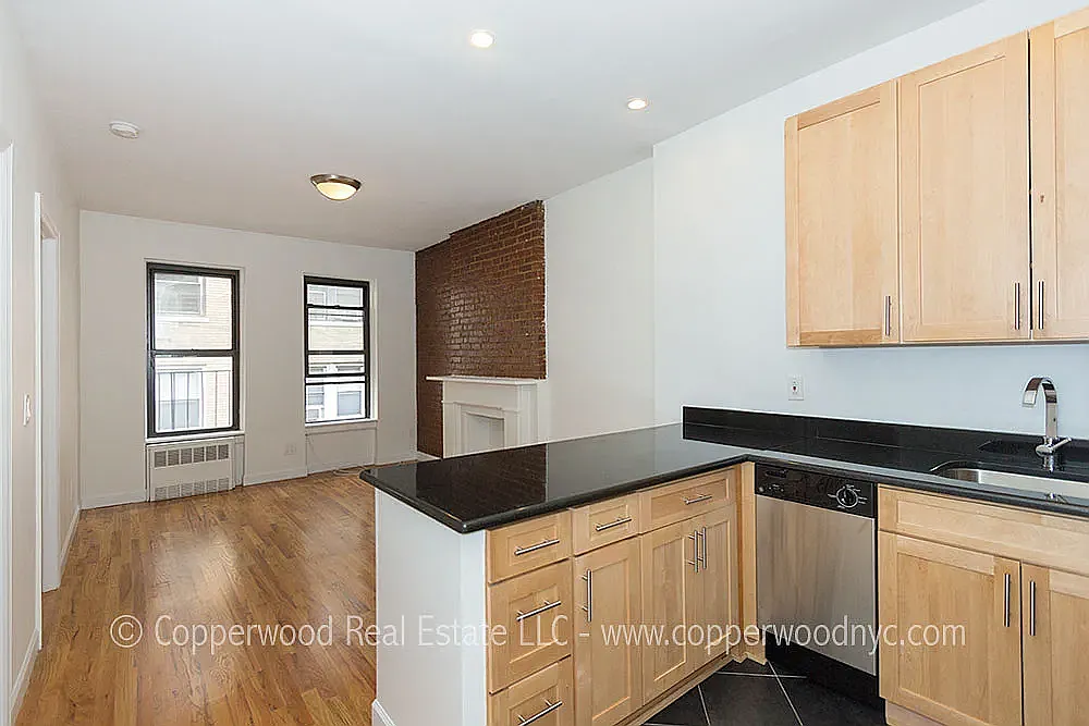 172 East 82nd Street — Photo 4